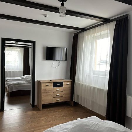 Rădăuţi Hotel Intim מראה חיצוני תמונה