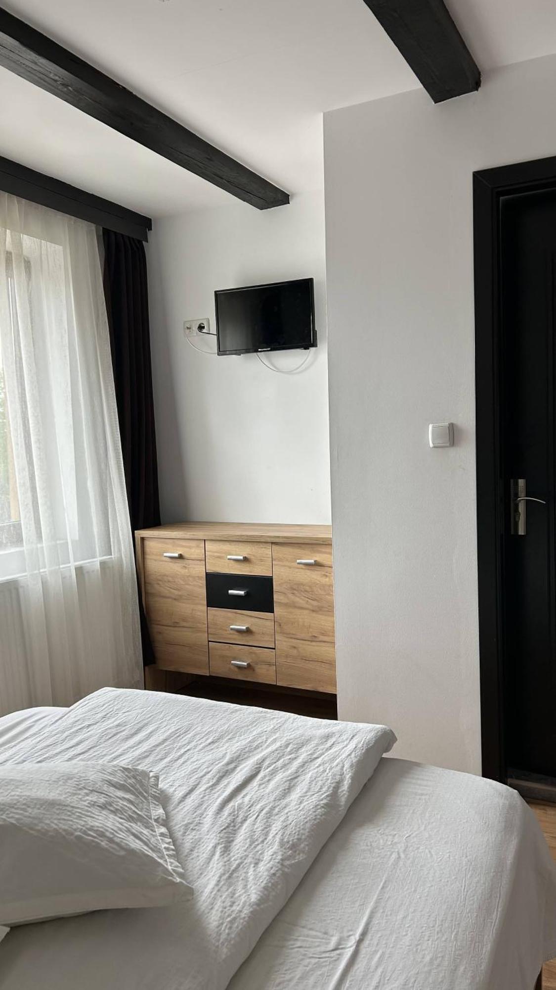 Rădăuţi Hotel Intim מראה חיצוני תמונה