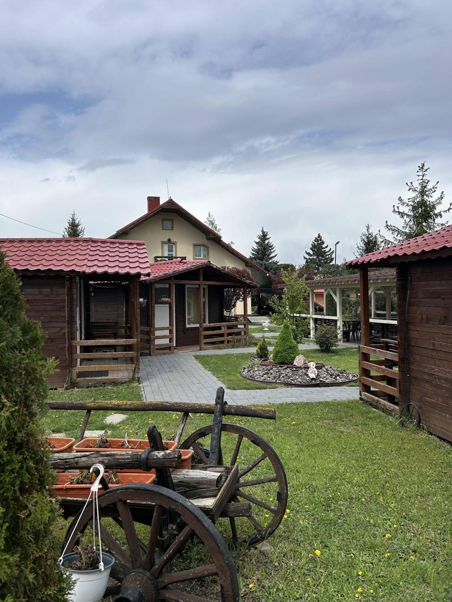 Rădăuţi Hotel Intim מראה חיצוני תמונה