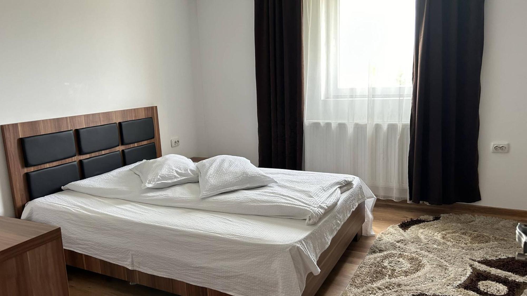 Rădăuţi Hotel Intim מראה חיצוני תמונה