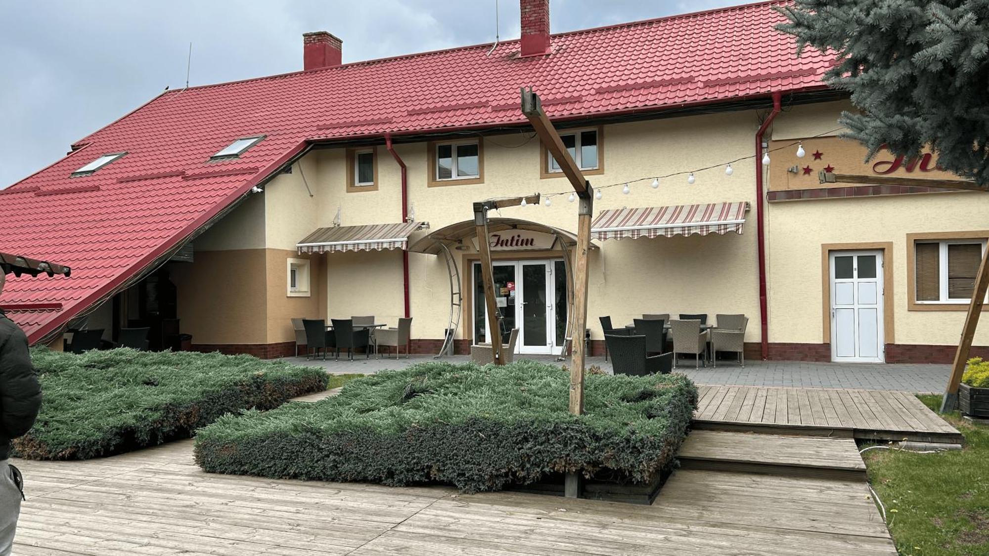 Rădăuţi Hotel Intim מראה חיצוני תמונה