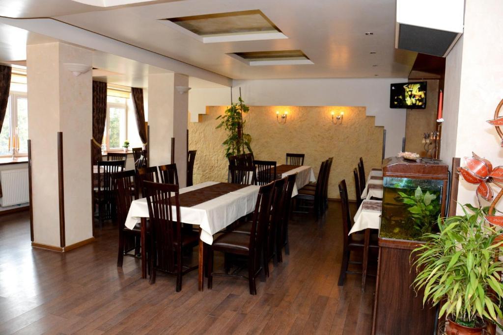 Rădăuţi Hotel Intim מראה חיצוני תמונה