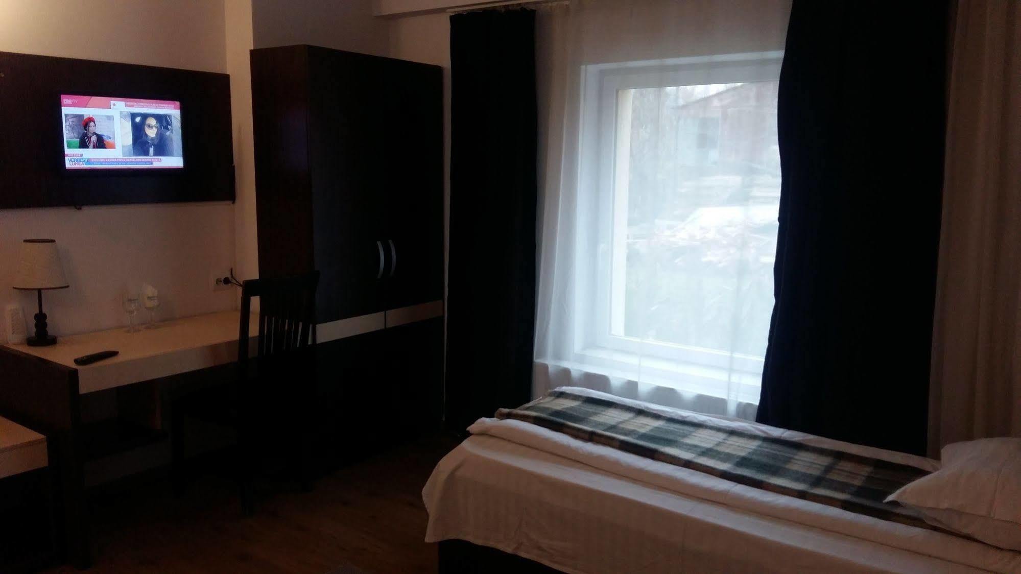 Rădăuţi Hotel Intim מראה חיצוני תמונה