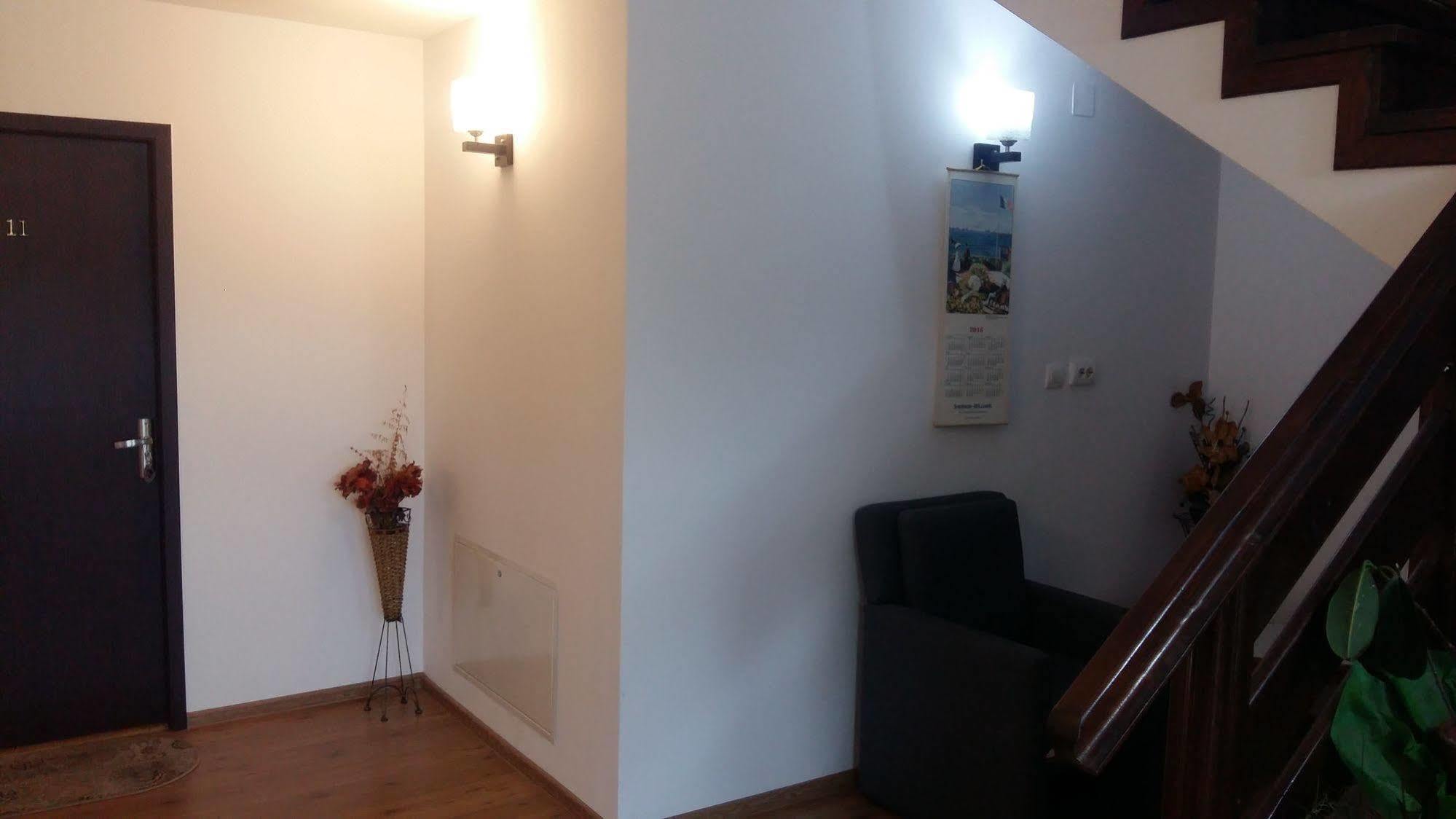Rădăuţi Hotel Intim מראה חיצוני תמונה